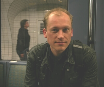 To ja! Parę już ładnych lat temu w metrze paryskim. Irek Krajewski | ProstyFcaet.pl BLOG